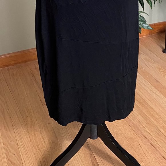 BLACK SKIRT - Picture 2 of 2